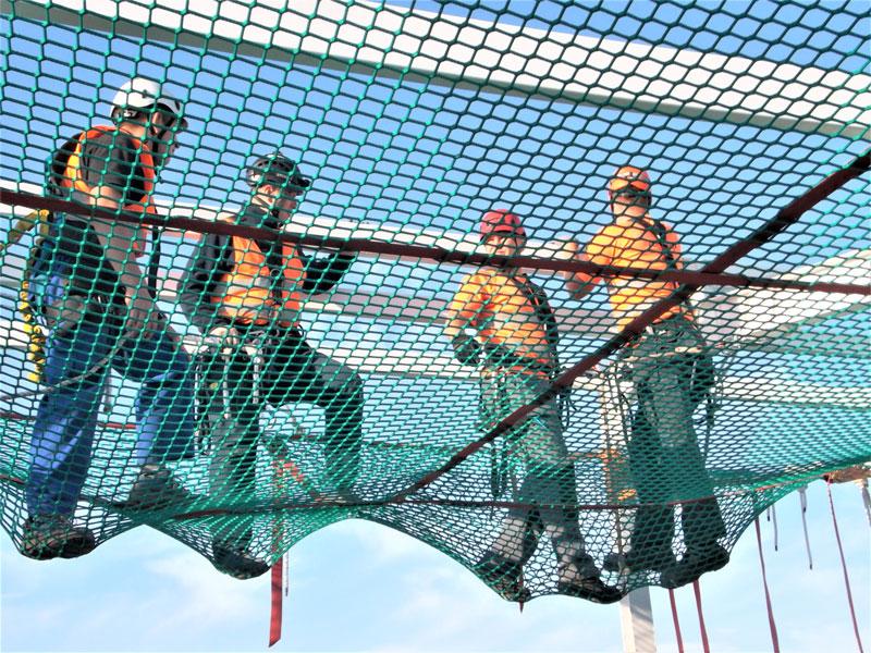 stairway safety net,Leon De Oro,8888332634